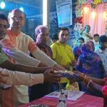 হিজলায় ১৪টি মন্দিরে পূজা উদযাপন কমিটির উদ্যোগে বস্ত্র বিতরণ